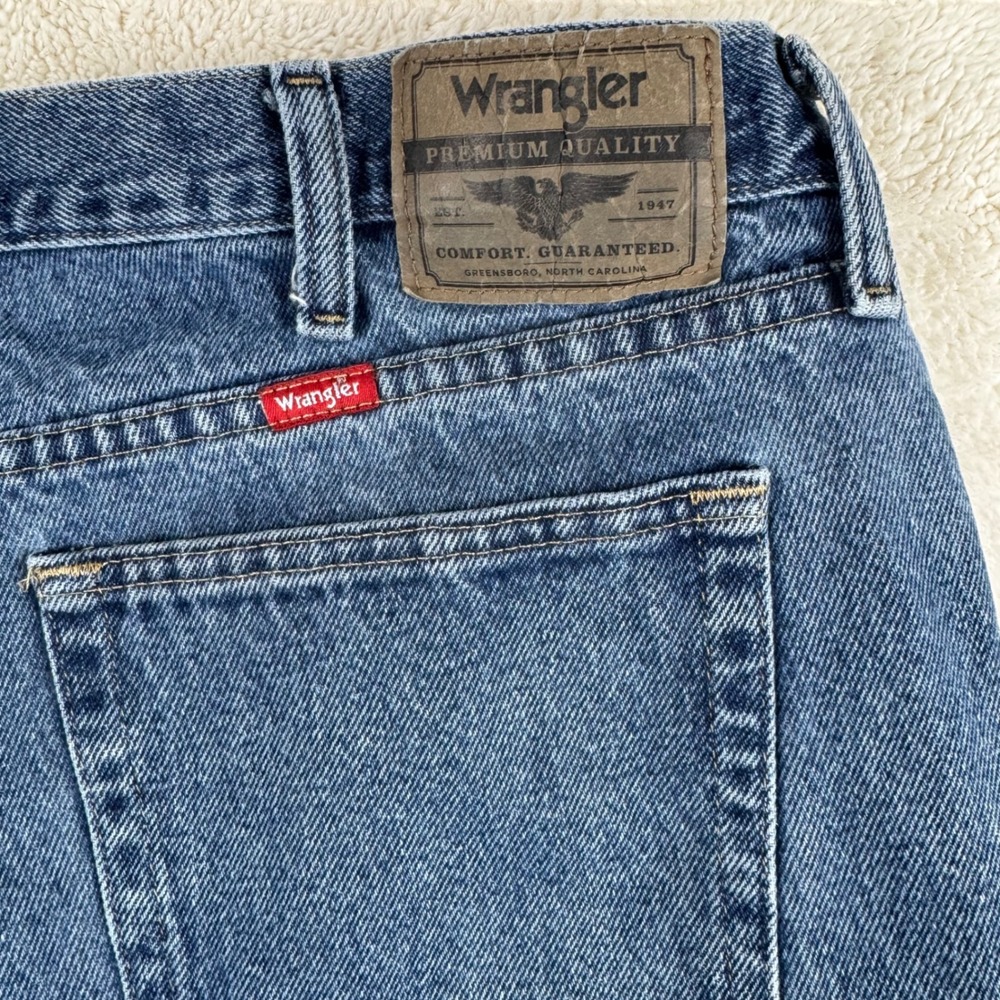 Wrangler Premium‎ Men's Blue Jeans Vintage Y2K Comfort Fit 38x32 Denim - Picture 5 of 9